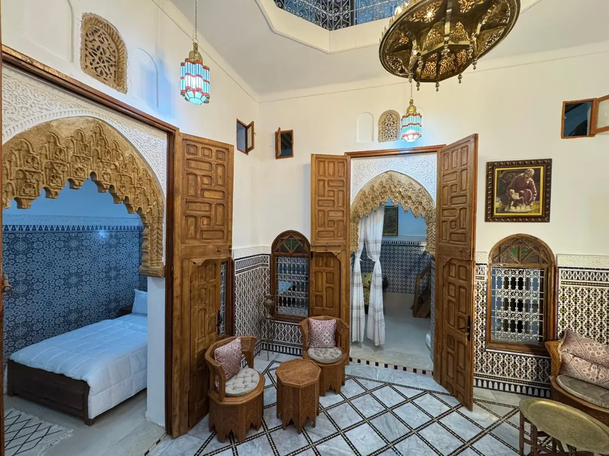 Une porte ouverte sur le patio