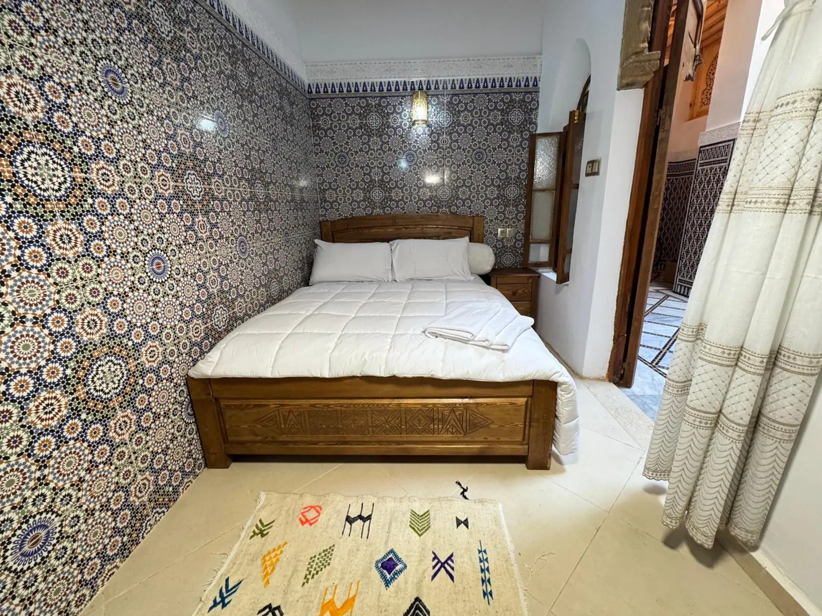 Une chambre double habillée de zellige