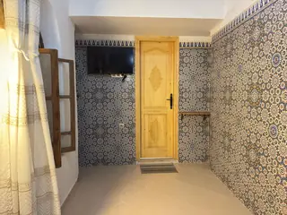 La porte de bois d'une chambre
