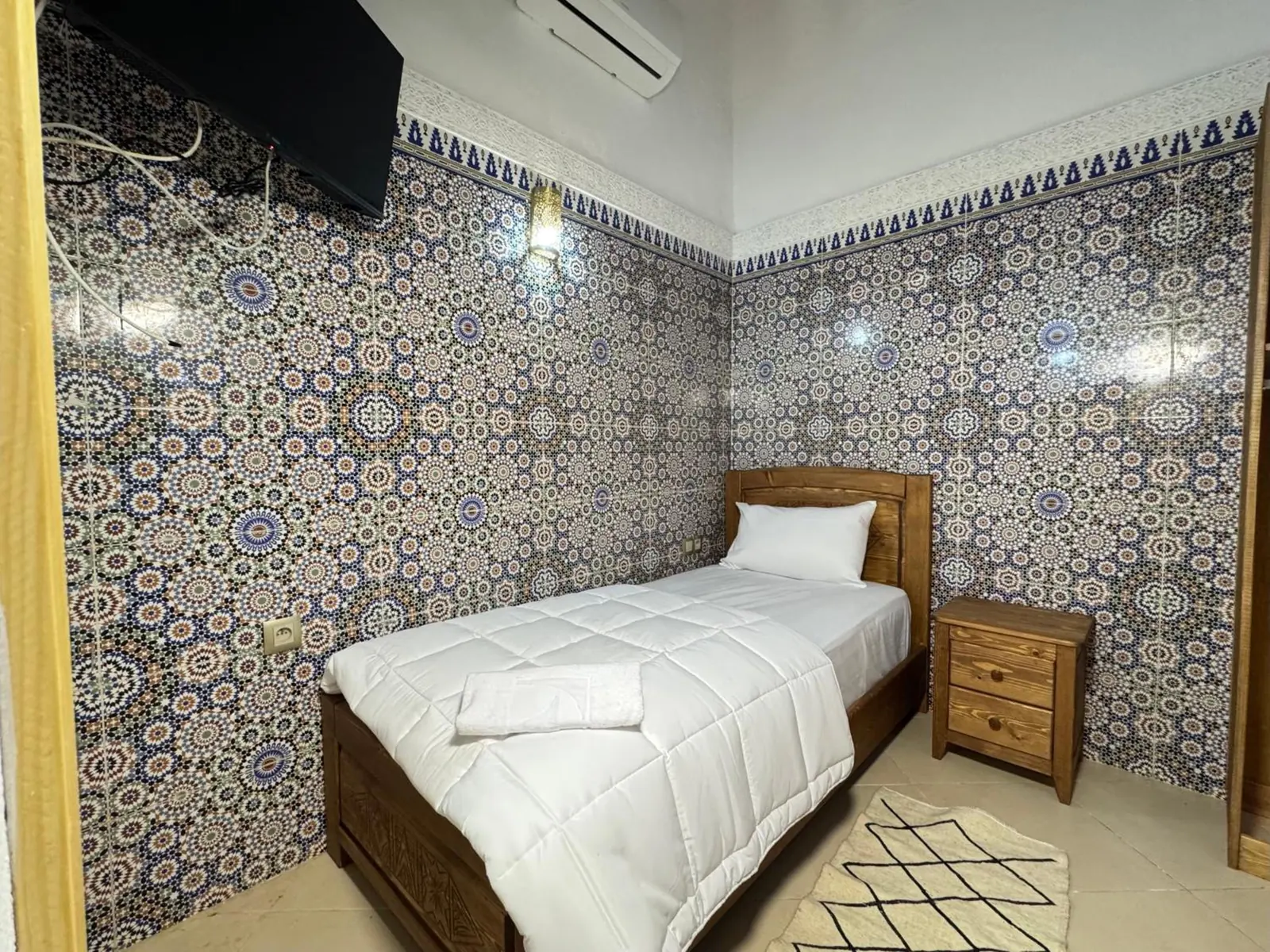 Une chambre simple dans le zellige